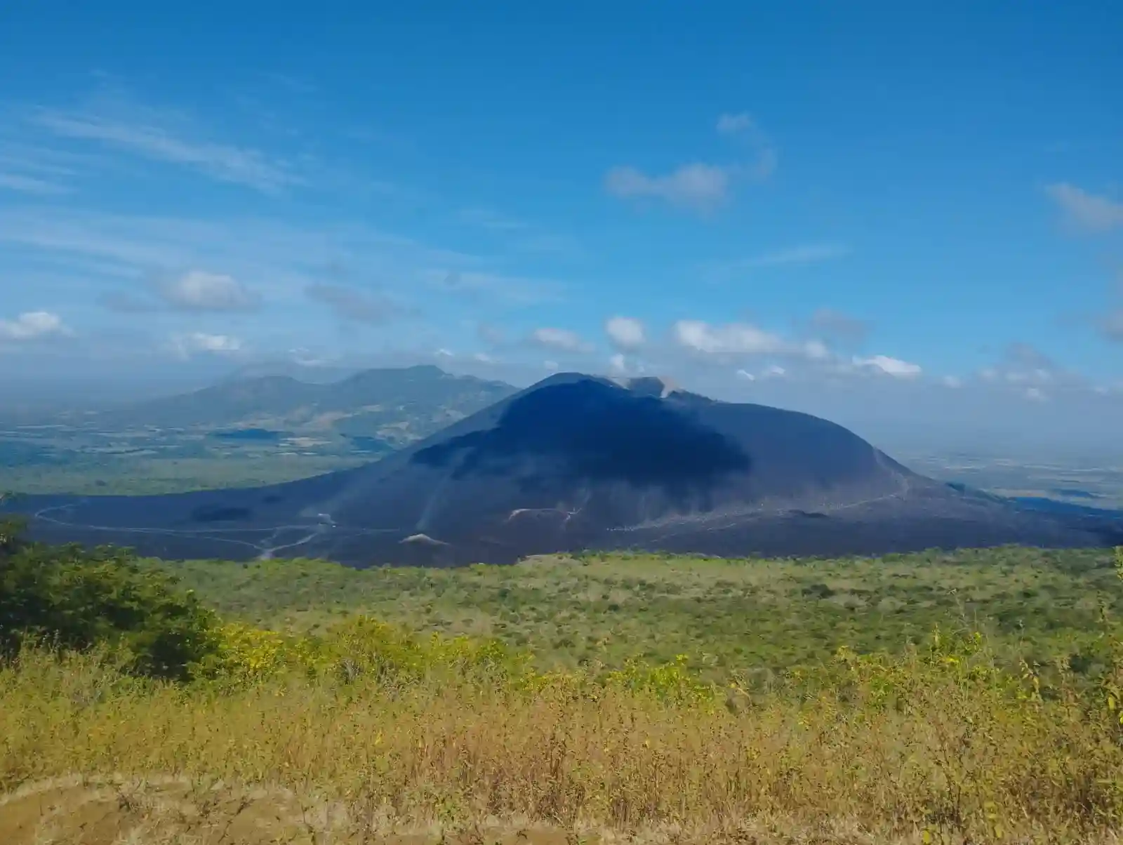 Caminata Volcán El Hoyo y Laguna