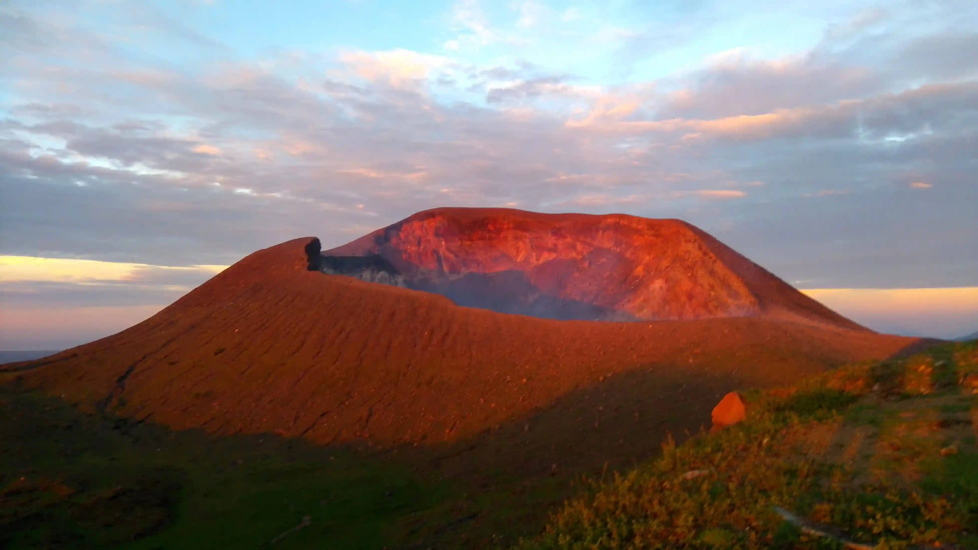 Volcan Telica au Coucher du Soleil